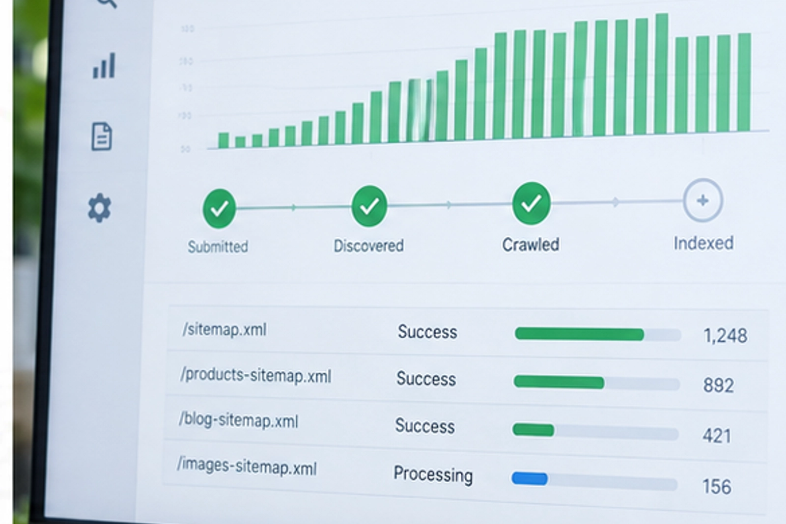 SEO-специалист проверяет файл sitemap и HTTP-ответы страниц